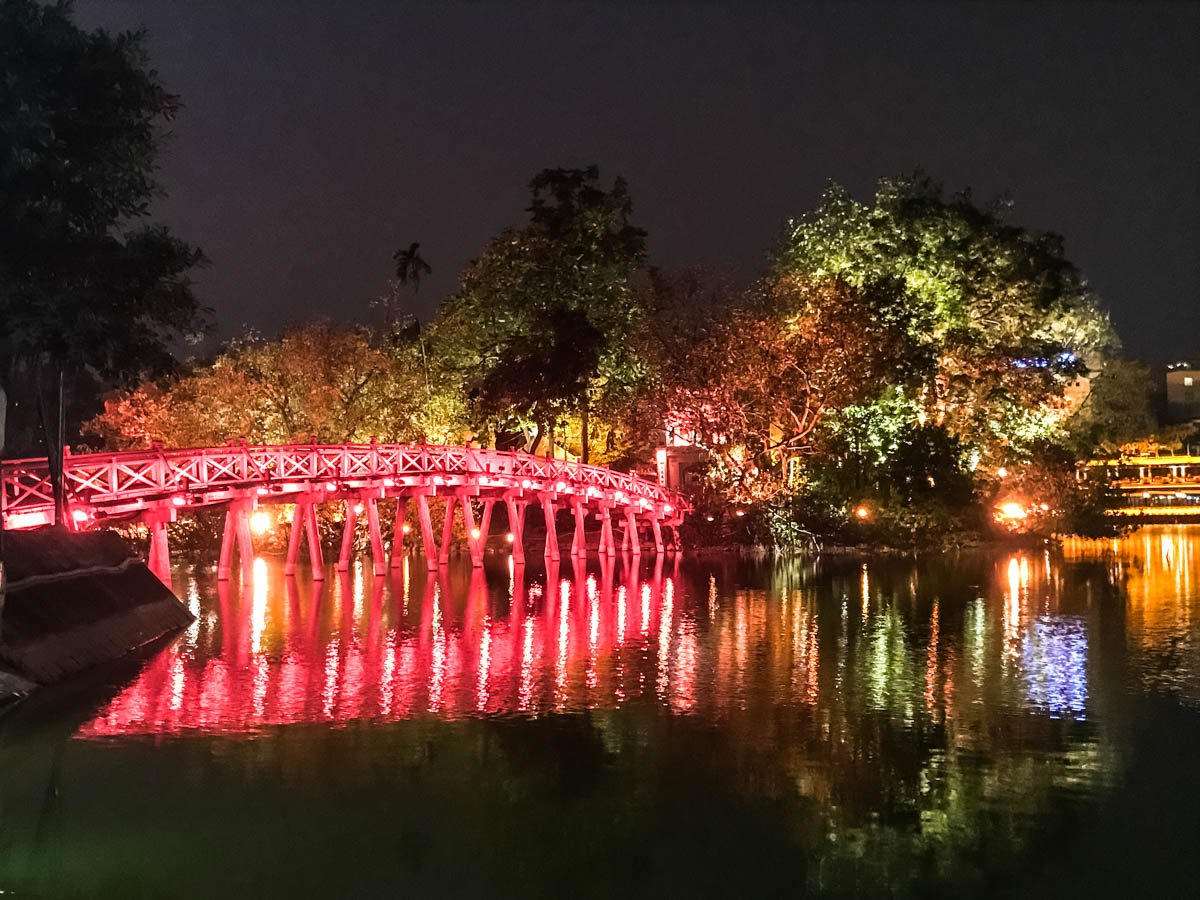 Hanoi Vietna - Lago Hoan Kiem e Templo Ngoc Son