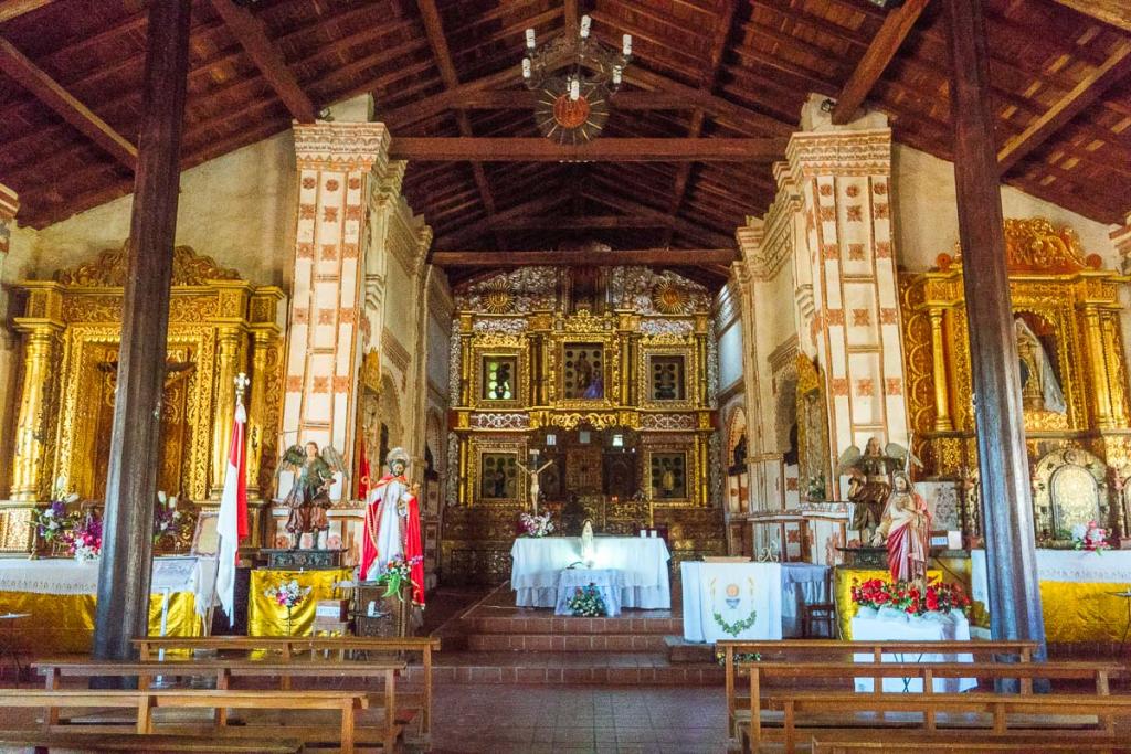 San José de Chiquitos - interior da igreja