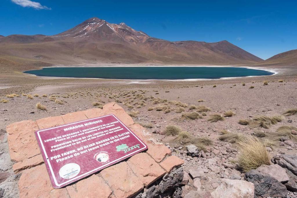 Deserto do Atacama Chile - O mirante para a Laguna Miniques é mais distante da margem