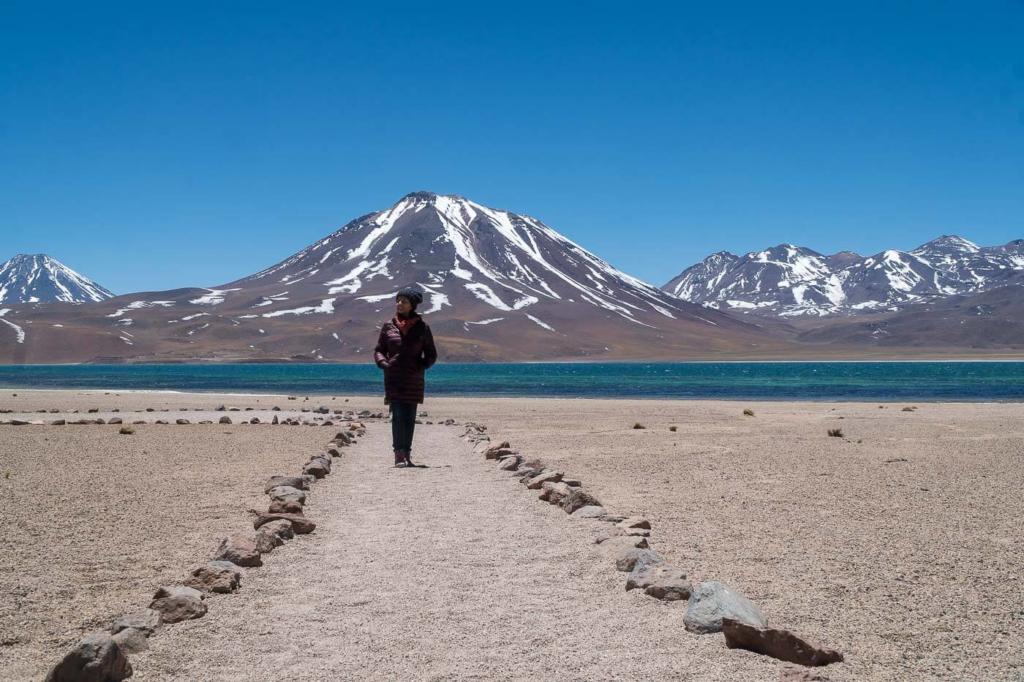 Deserto do Atacama Chile - Caminho demarcado com pedras até a margem da Laguna Miscanti