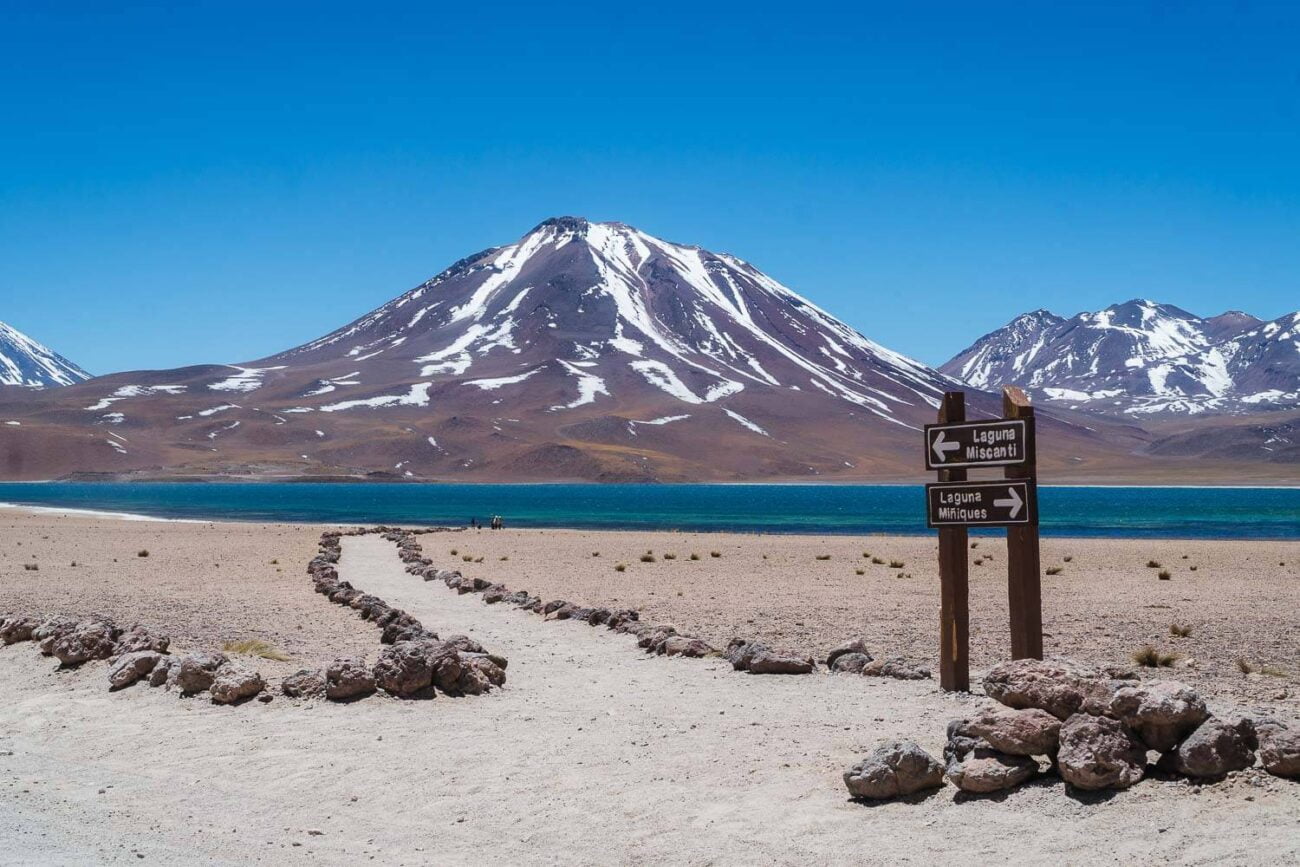 Foto da Laguna com o Vulcão Miscanti ao fundo. Lagunas Altiplanicas Piedras Rojas Salar do Atacama Laguna Chaxa