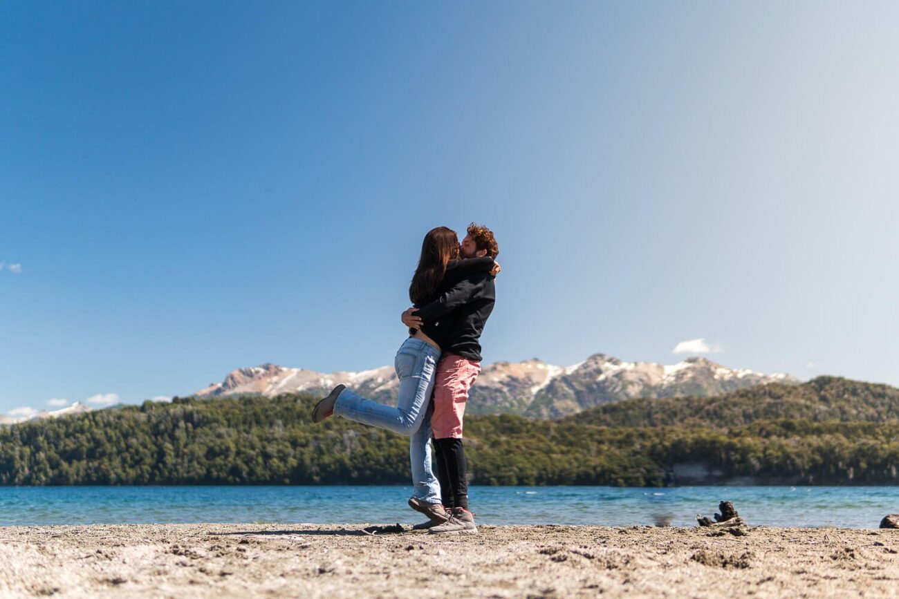 Foto de um beijo Caio e Dri - O que fazer em Villa la Angostura