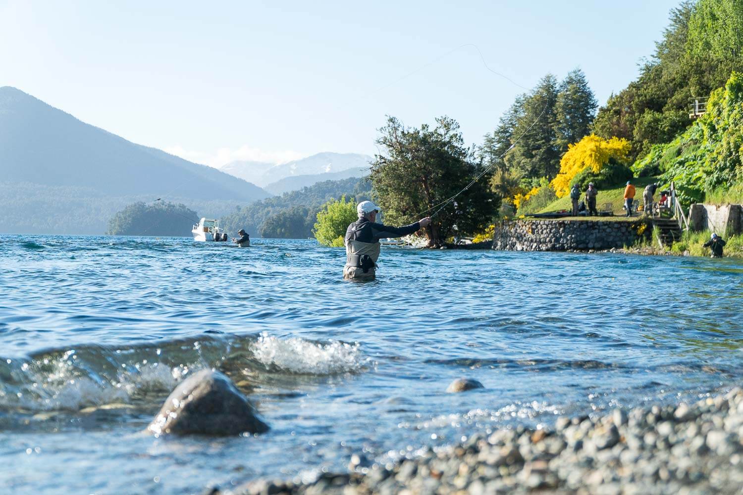 Foto de um morador pescando - O que fazer em Villa la Angostura
