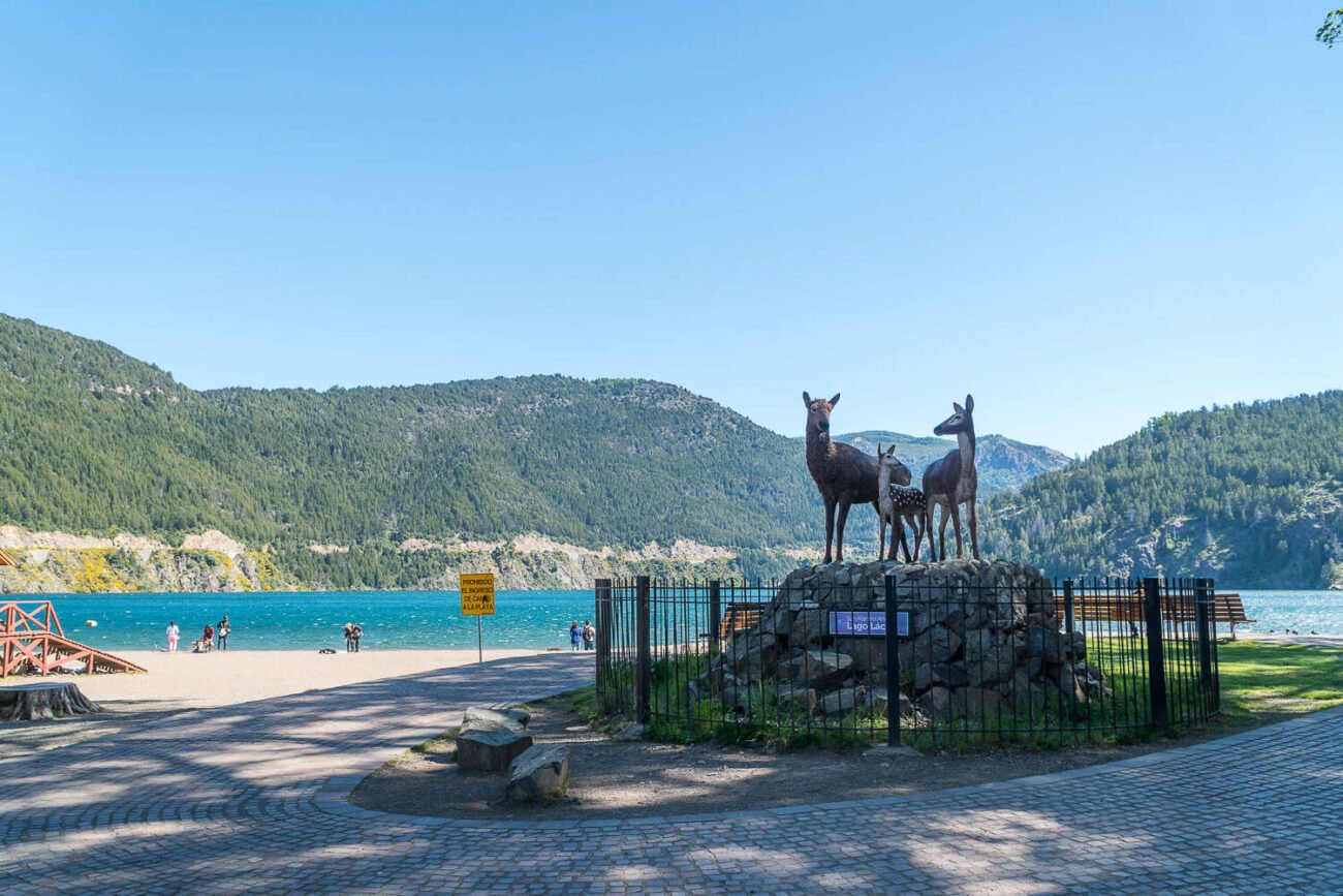 Estátua de 3 Hemuls símbolo da patagônia - Rota dos Sete Lagos