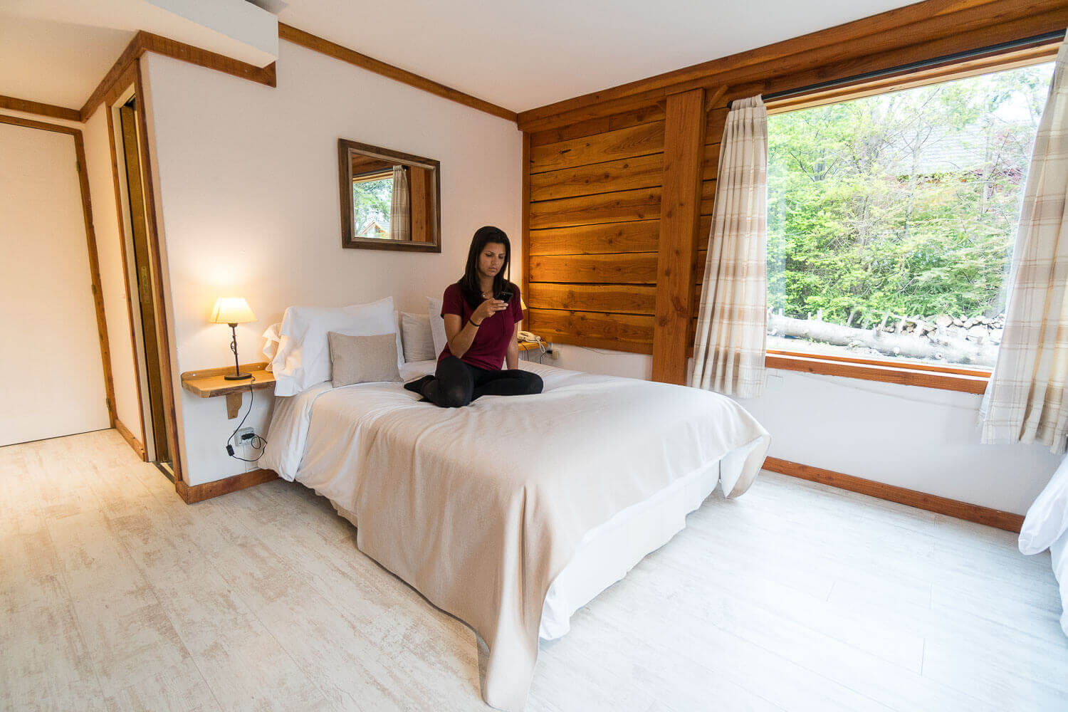 Dri sobre a cama - Rota dos Sete lagos