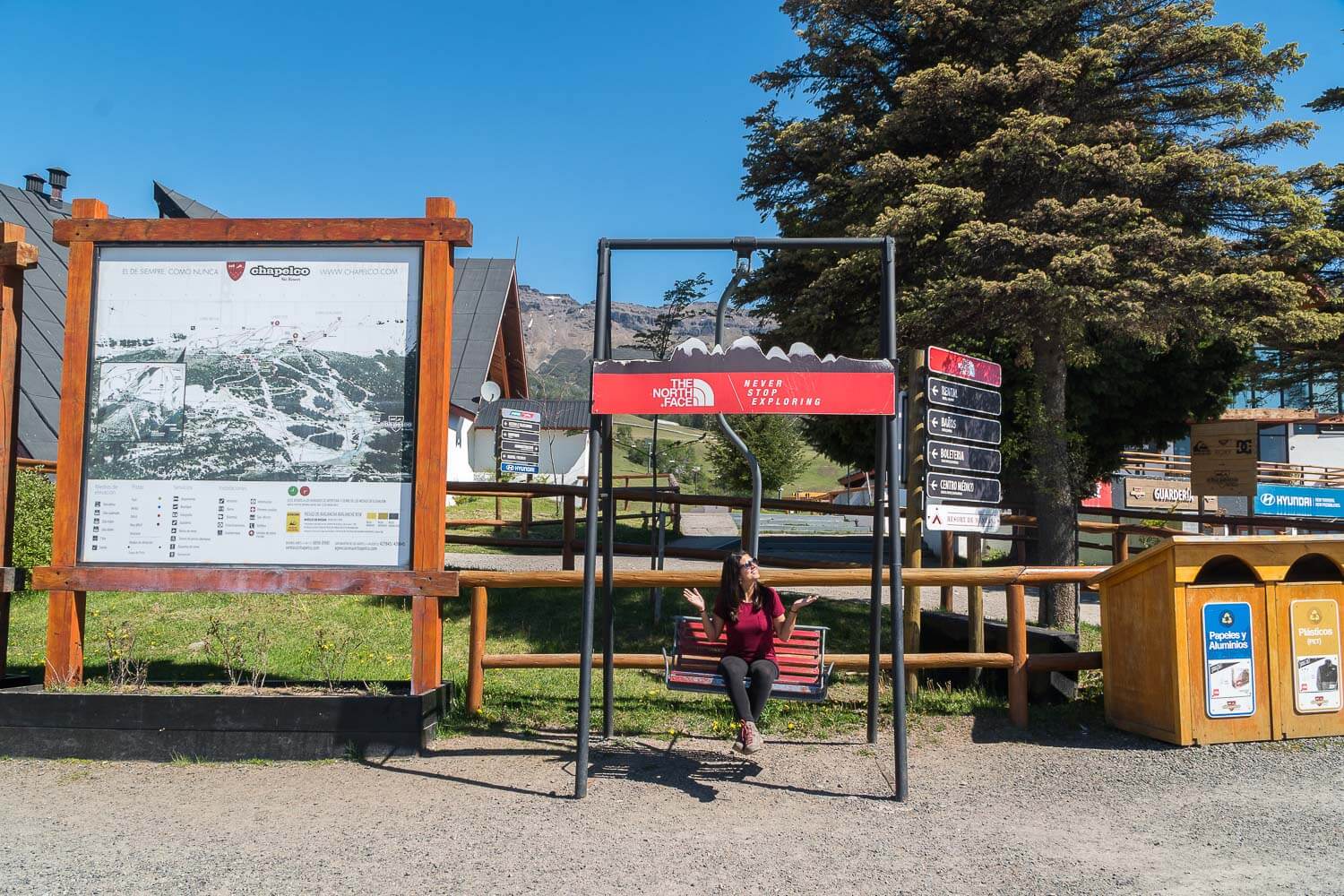 Foto da Dri na estação de esqui sem neve - San Martin de Los Andes Argentina