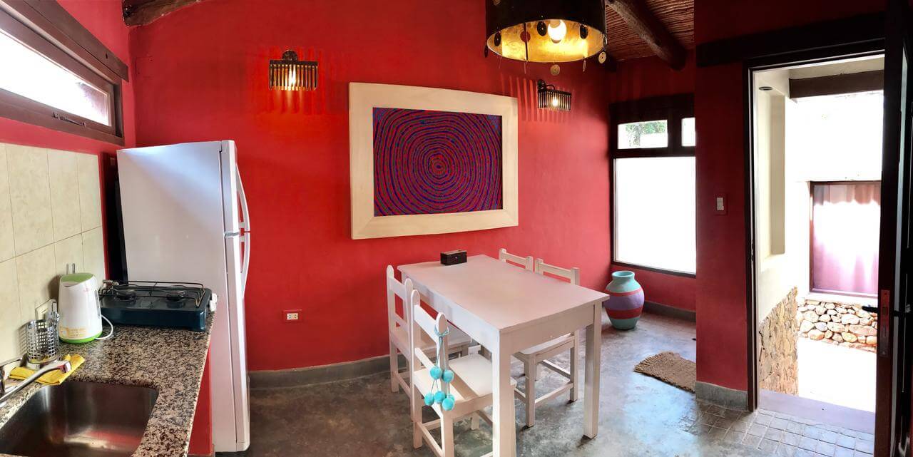 O que fazer em Jujuy - foto da sala do apartamento com mesa