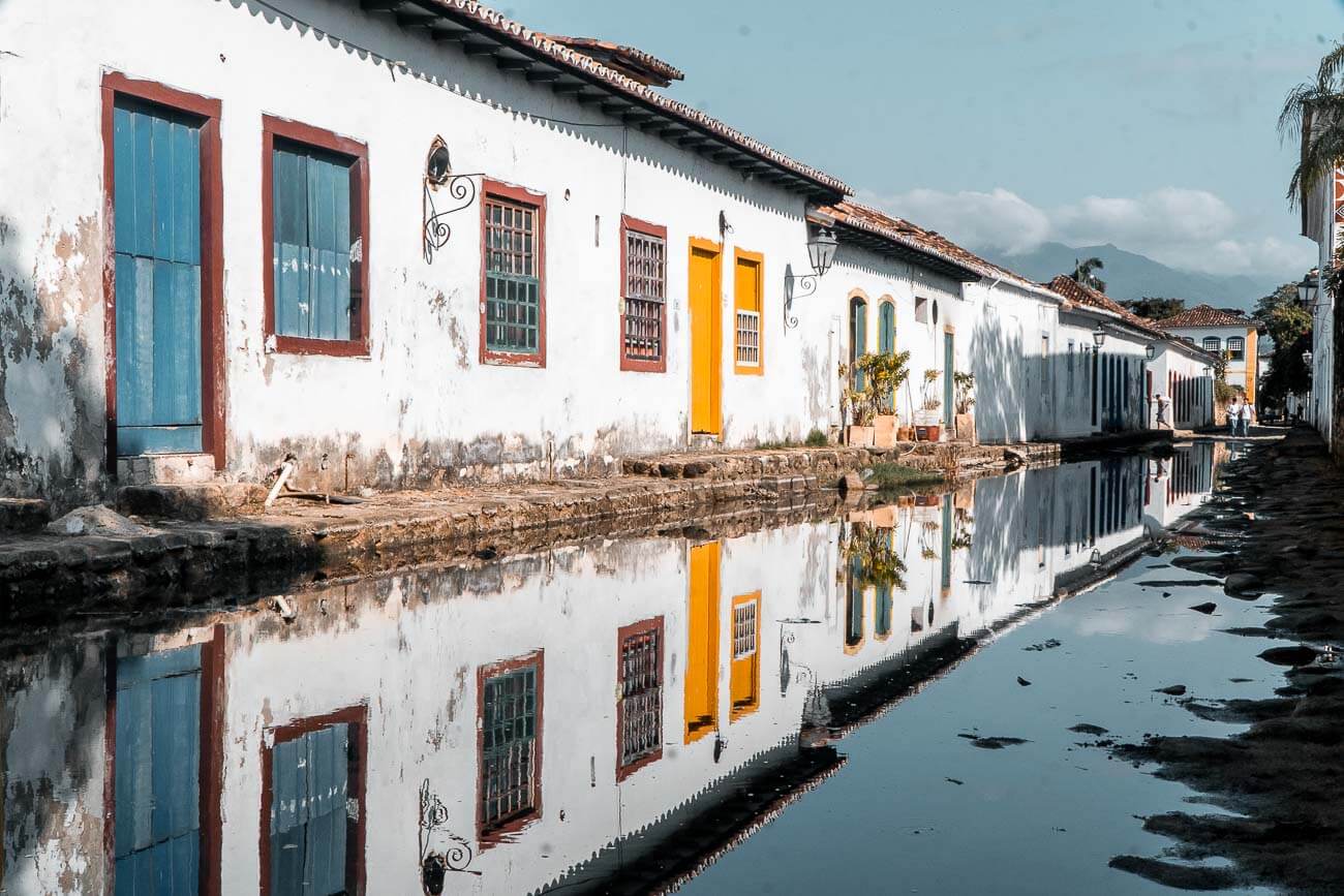 O que fazer em Paraty - efeito espelho nas ruas