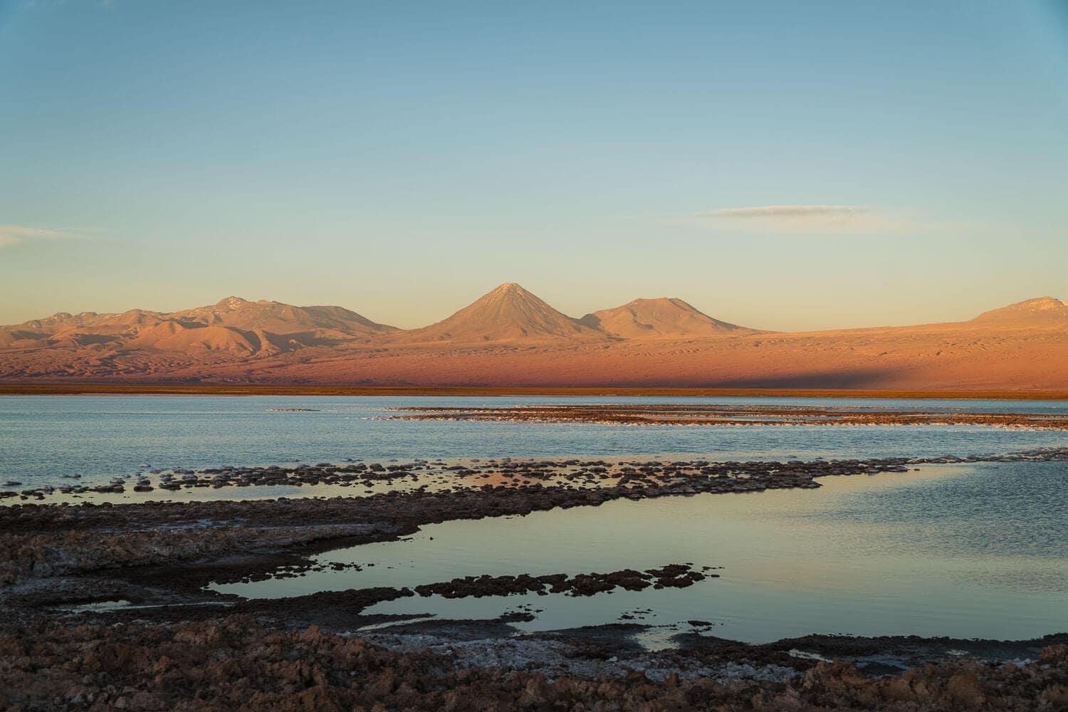 A Laguna Tebinquinche ao pôr do sol.