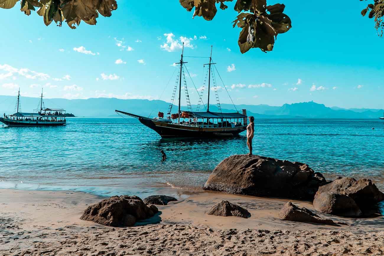 Melhores praias de Paraty - Escuna Praia Vermelha