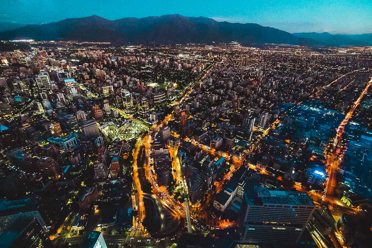 Aluguel de carro no Chile - Santiago à noite