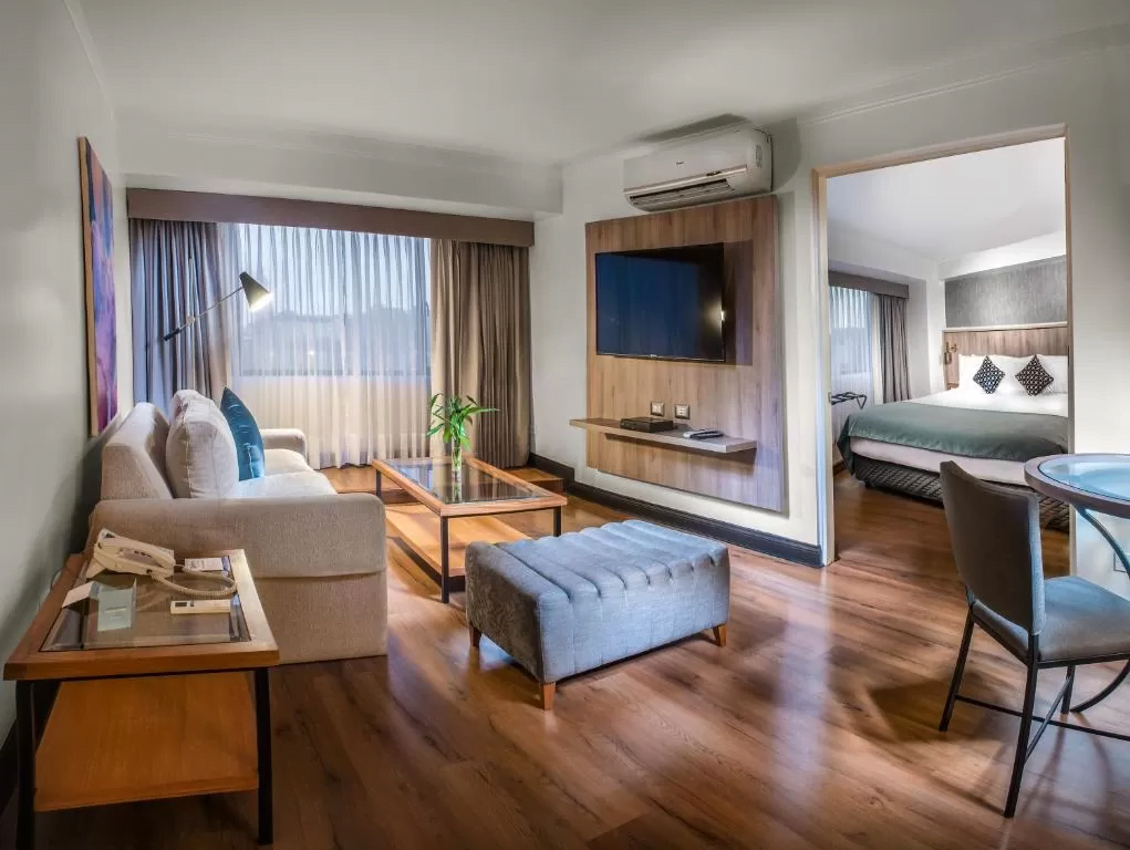 Acomodação com sala de TV luxuosa e quarto de casal em Lima Peru