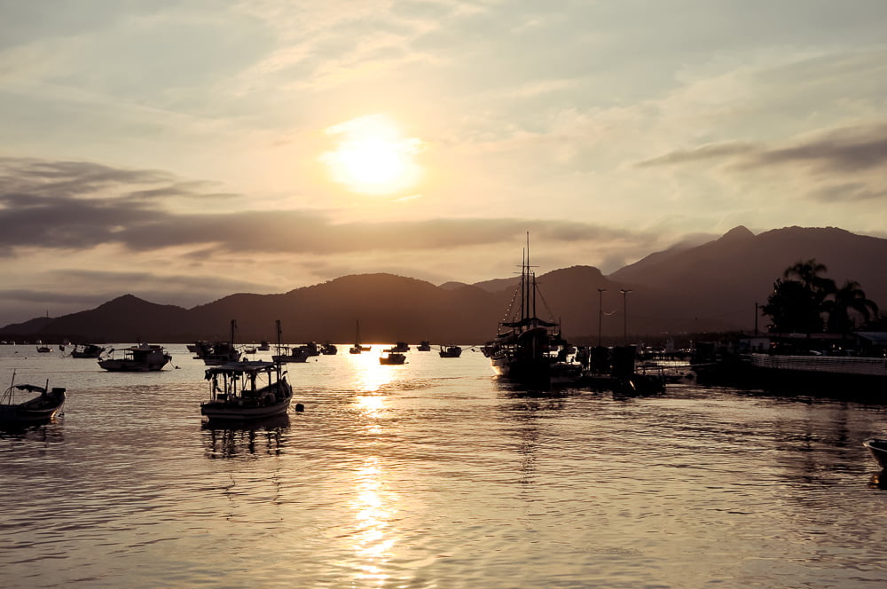 Canal de Bertioga ao entardecer
