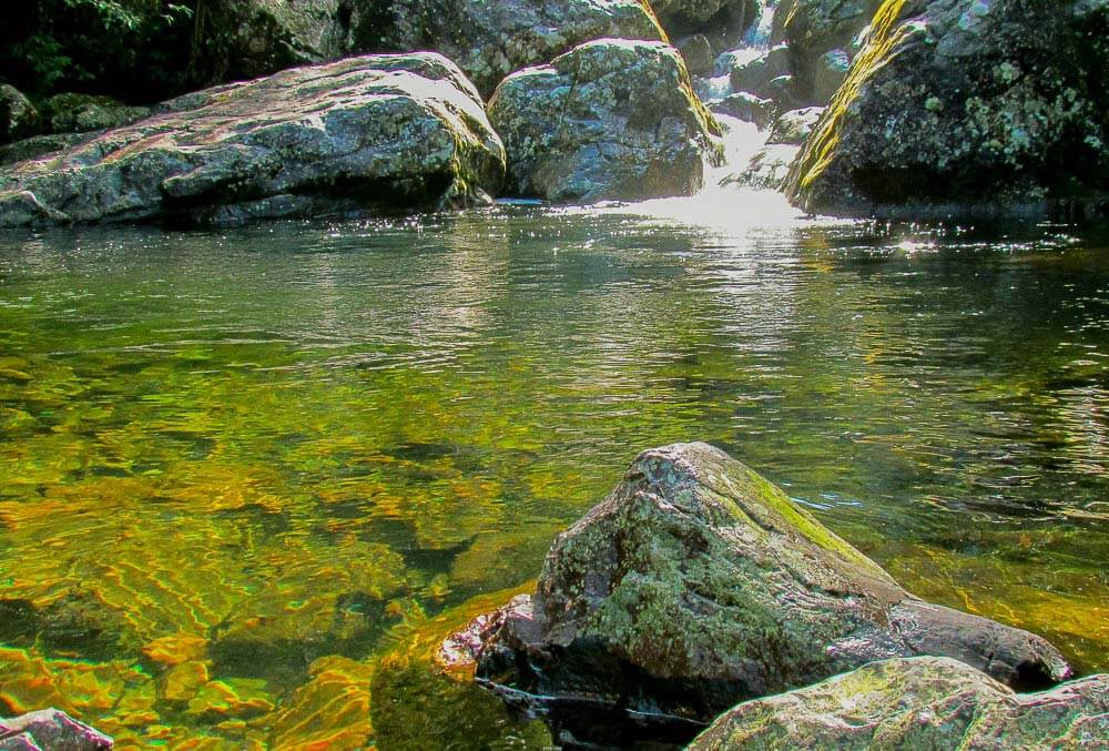 Piscinas naturais do cânion Malacara de águas cristalinas
