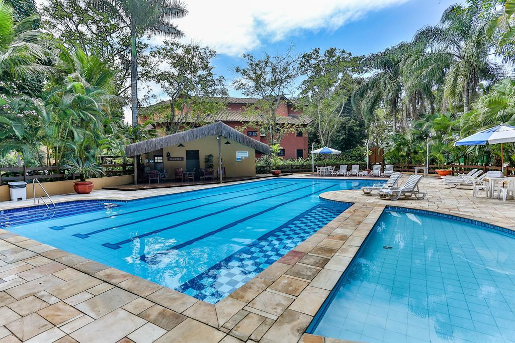 Piscinas ao ar livre em flat como opção de hospedagem em Bertioga
