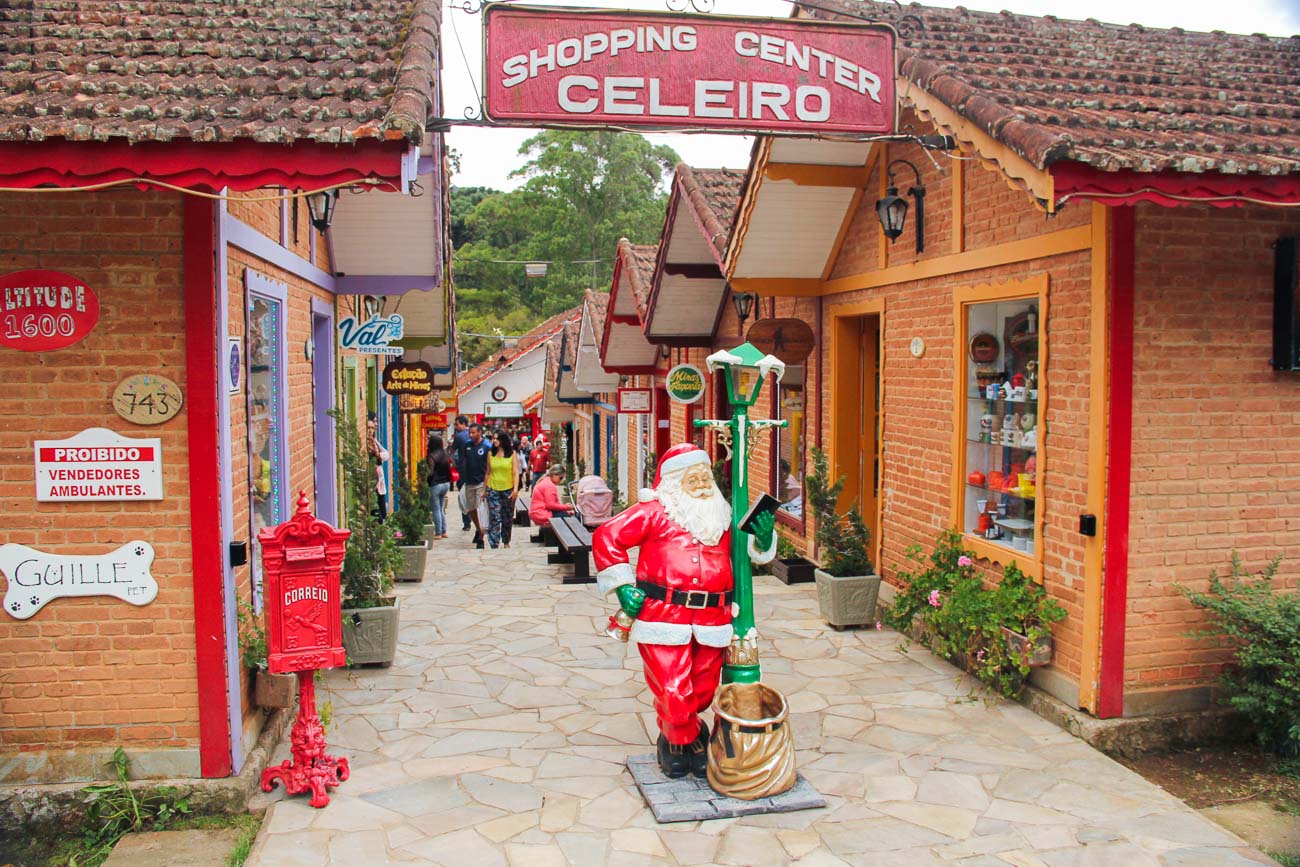 Shopping Celeiro em Monte Verde com decoração de Natal