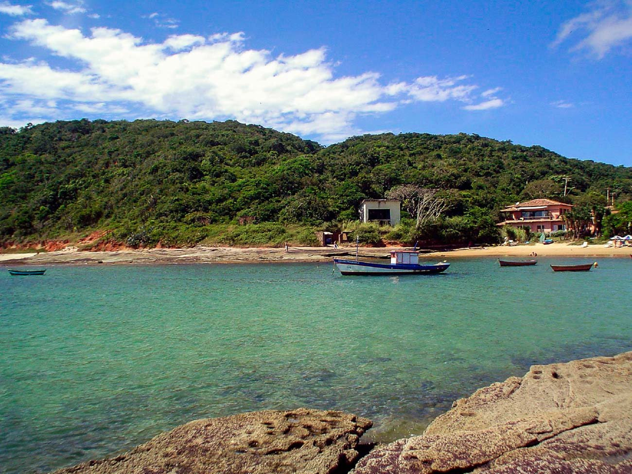 Águas cristalinas da Praia da Tartaruga em Búzios 
