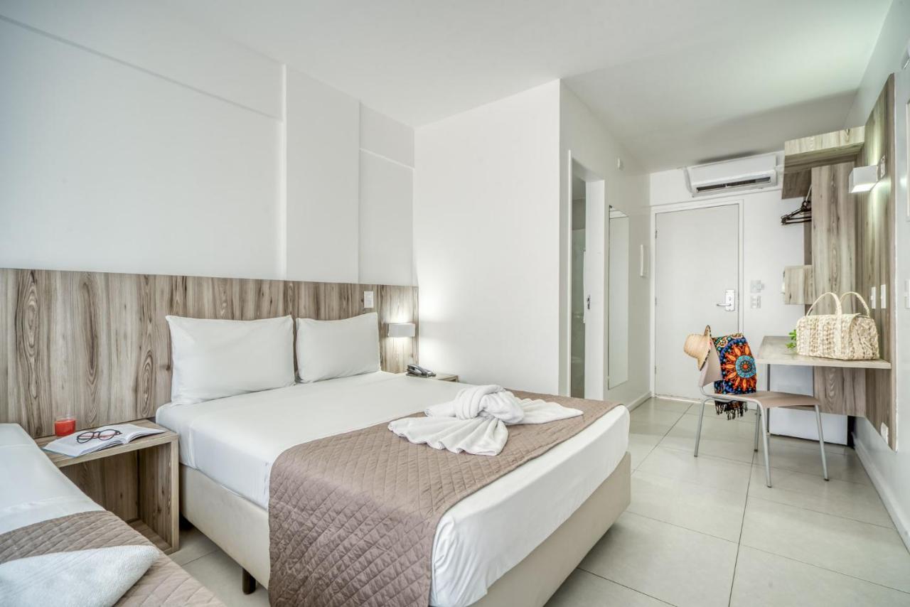 Quarto amplo de casal em hotel em Maceió