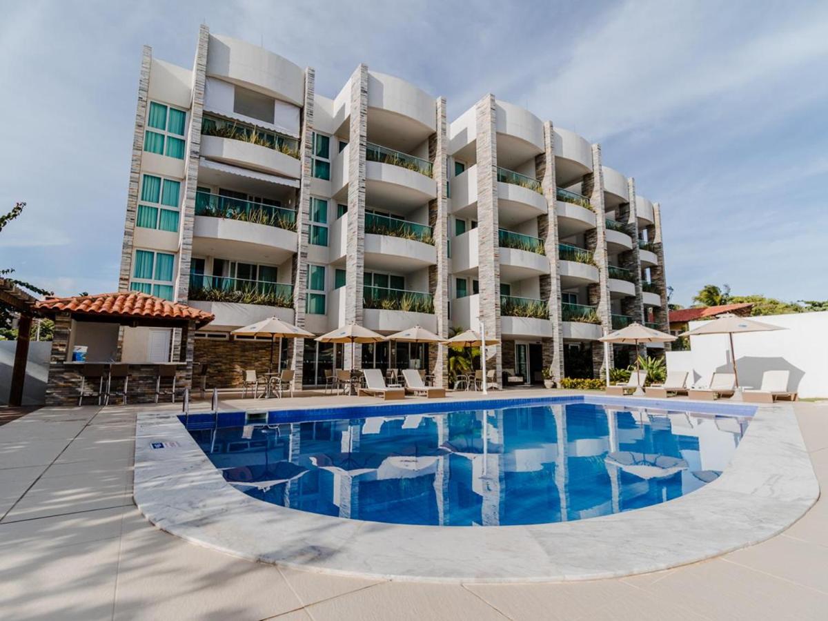 Hotel com piscina ao ar livre 