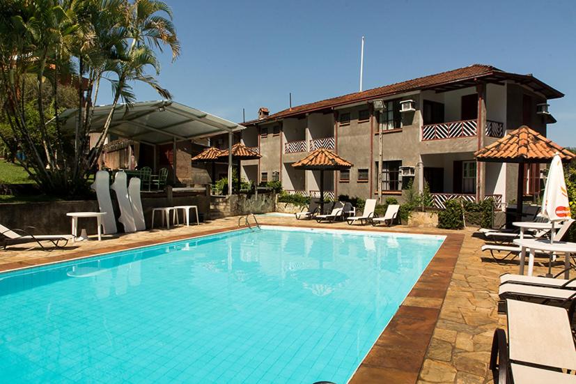 Piscina ao ar livre em pousada em Águas de São Pedro