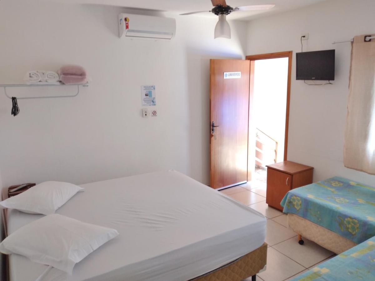 Quarto de casal simples e confortável