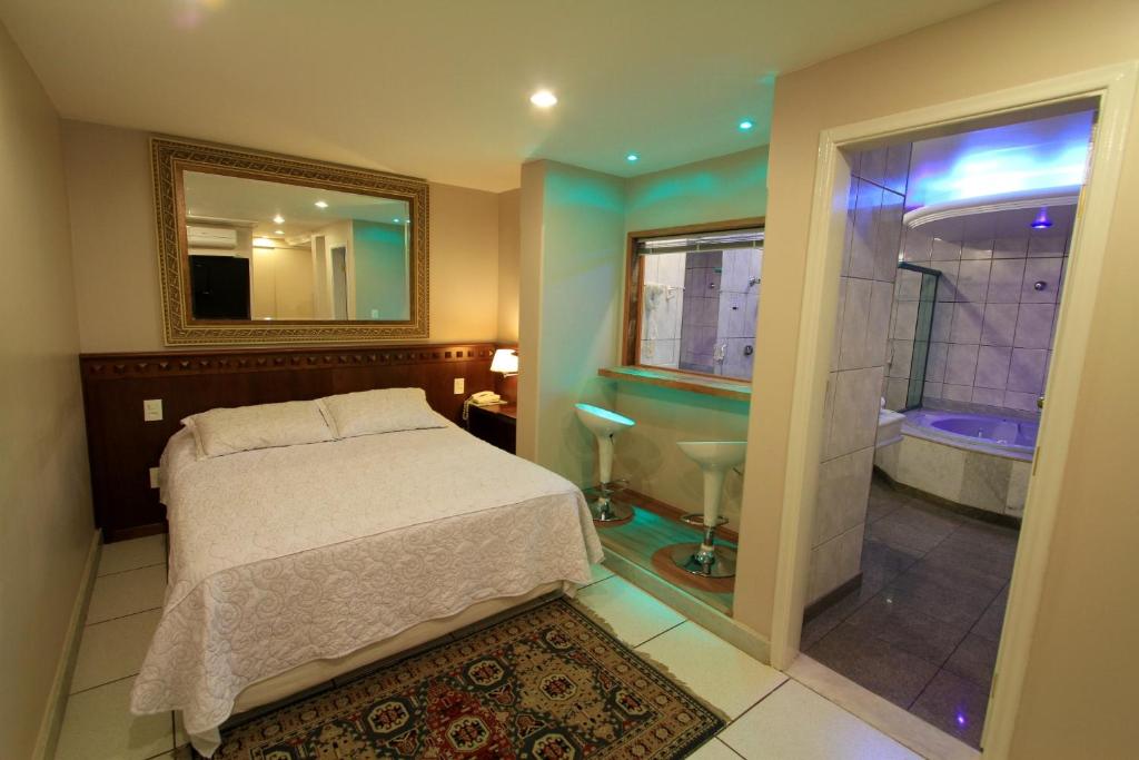 Quarto de casal com banheira de hidromassagem
