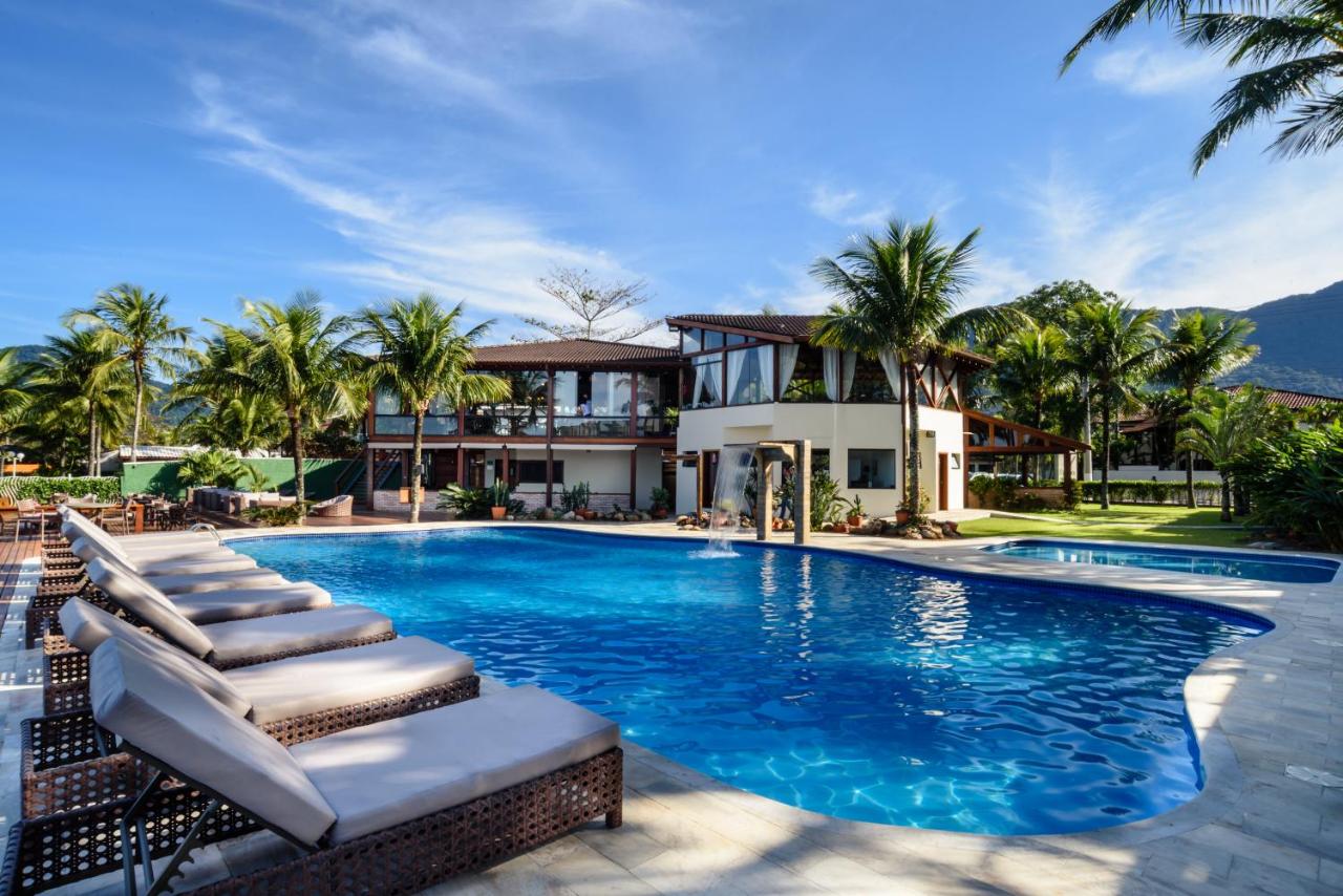 Piscina grande ao ar livre em hotel em Maresias