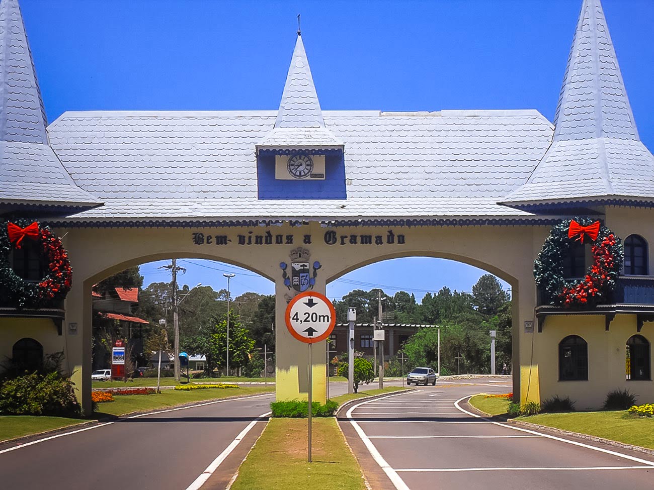 Pórtico de entrada Via Taquara em Gramado
