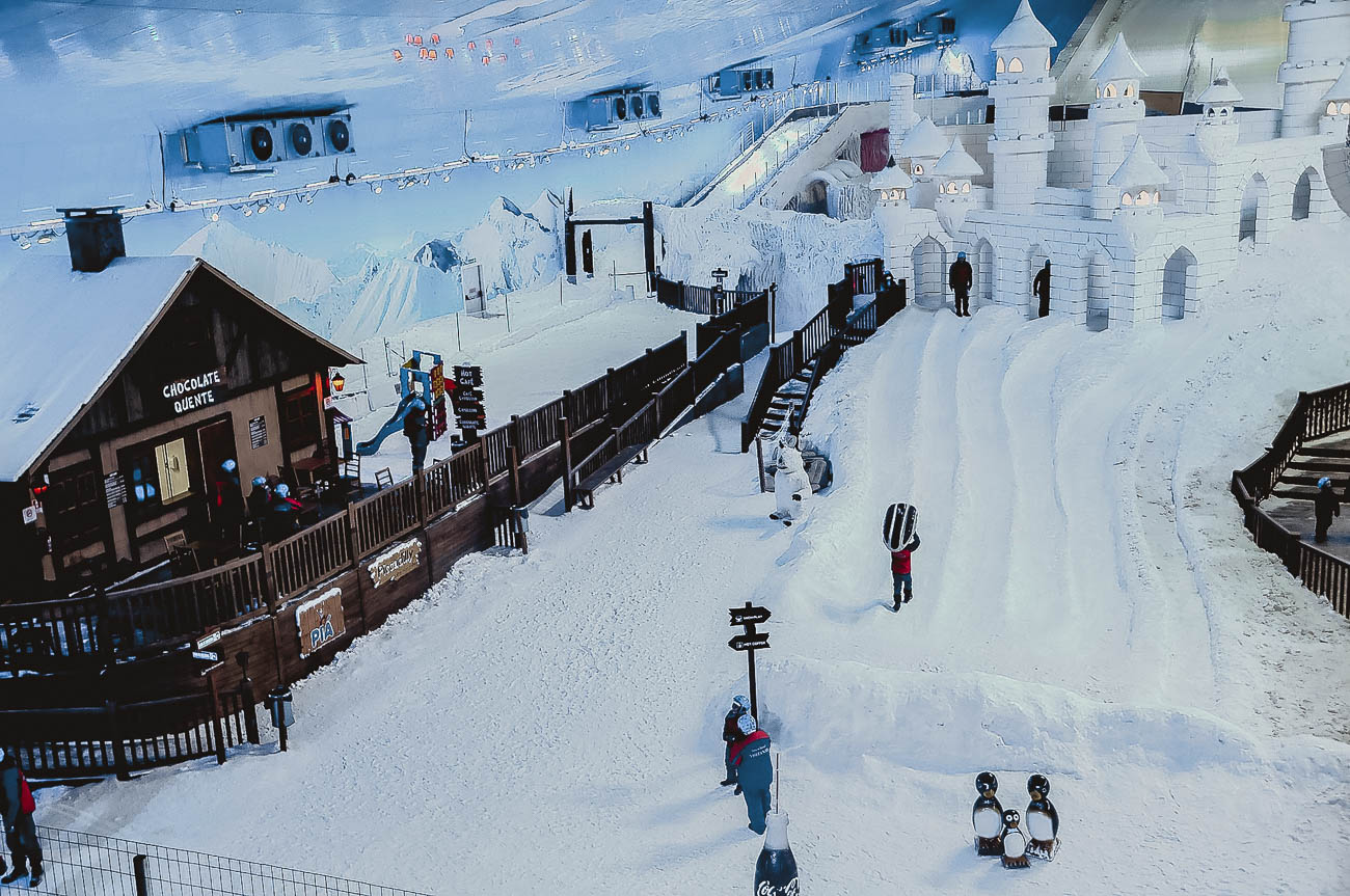 Montanha de gelo no Parque Snowland