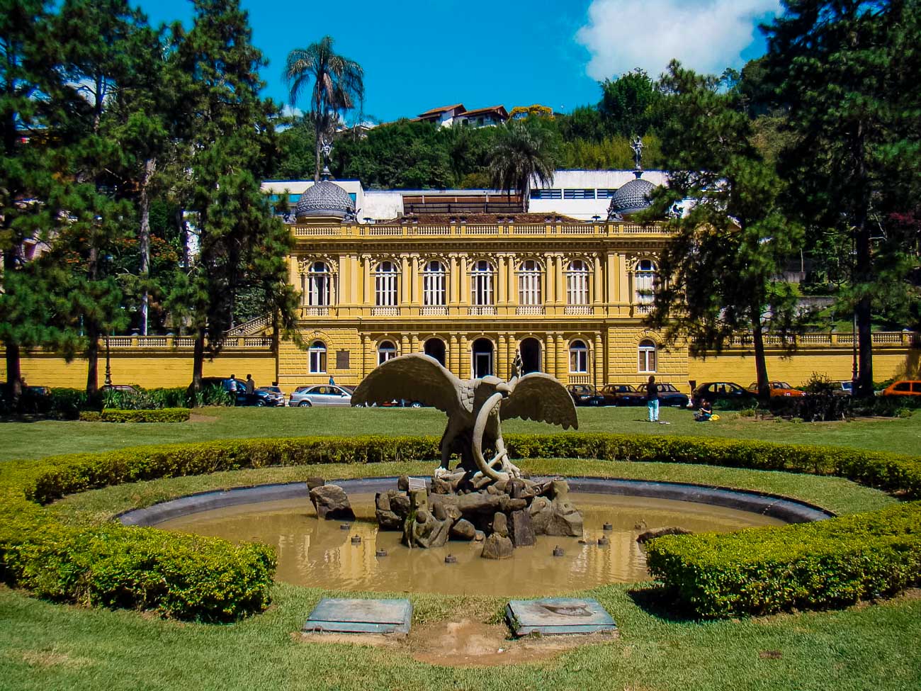 Palácio Amarelo em Petrópolis em frente Praça Visconde de Mauá
