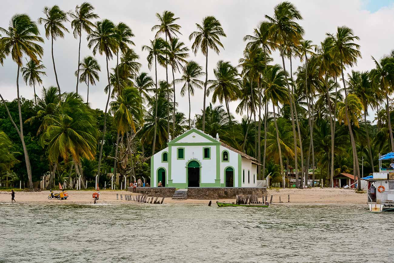 Capela de São Benedito na Praia dos Carneiros