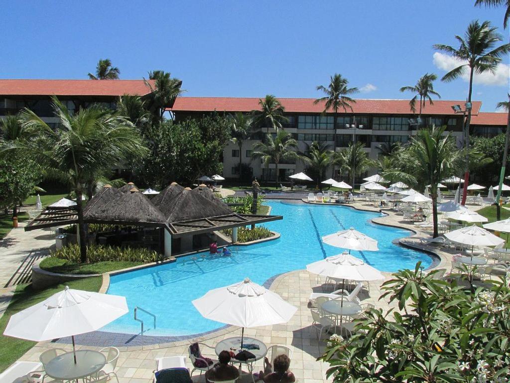 Piscina grande em flat e resort em Porto de Galinhas 