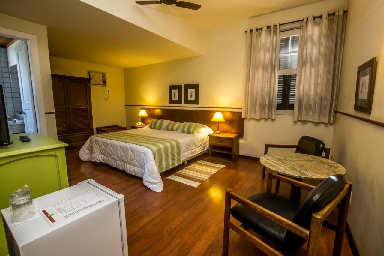 Quarto de casal em pousada em Itaipava espaçoso