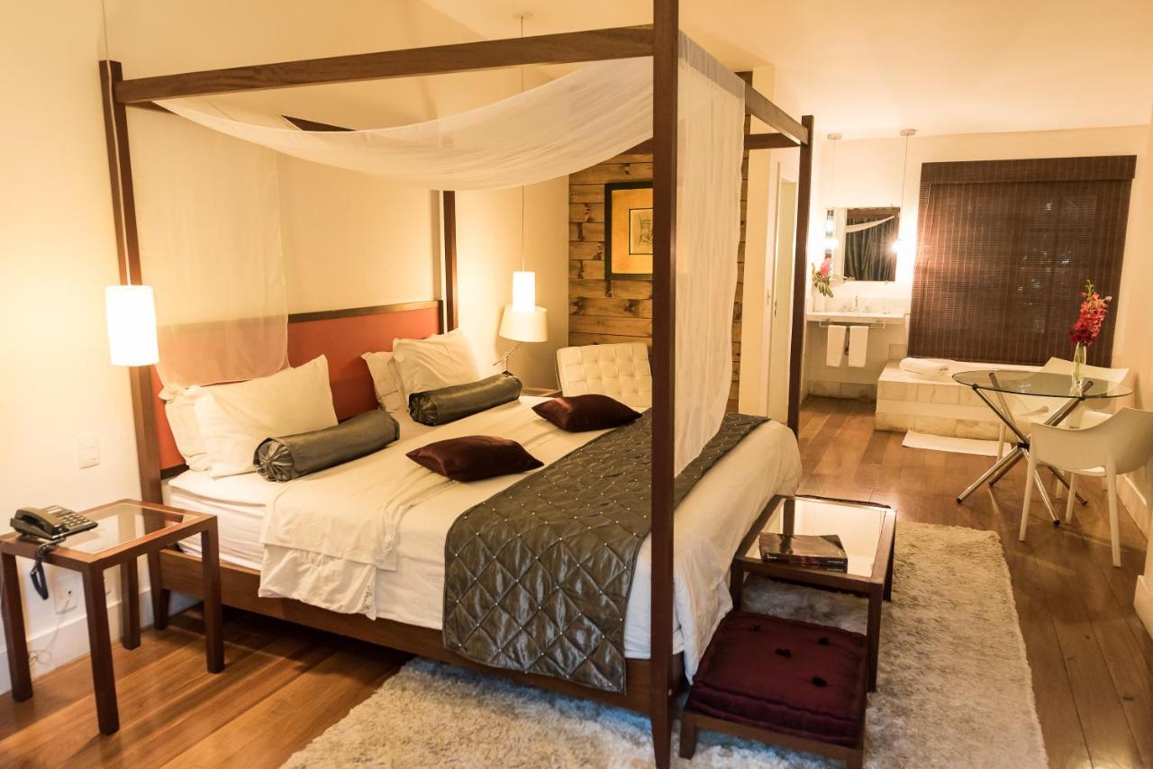 Quarto elegante de casal e bem iluminado em pousada em Petrópolis