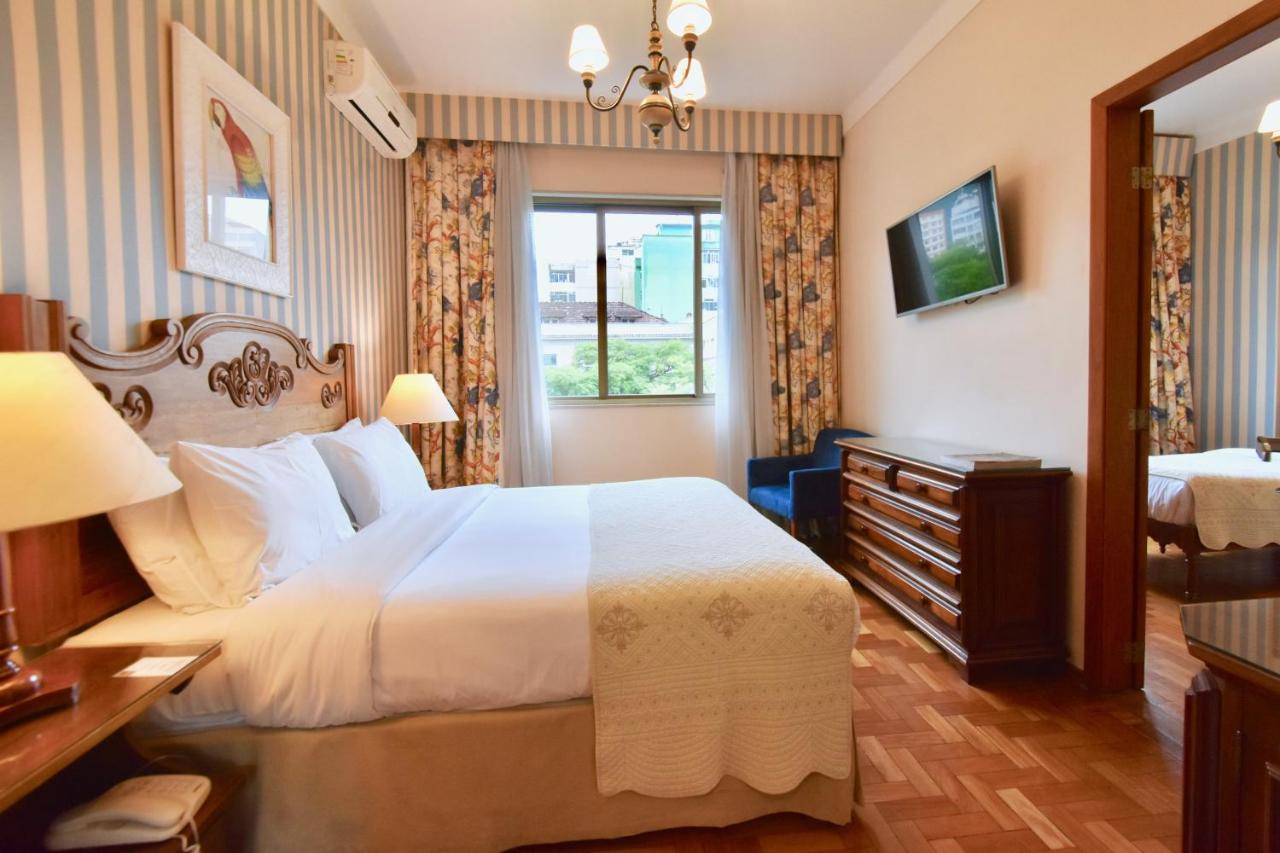 Quarto de casal elegante em hotel em Petrópolis