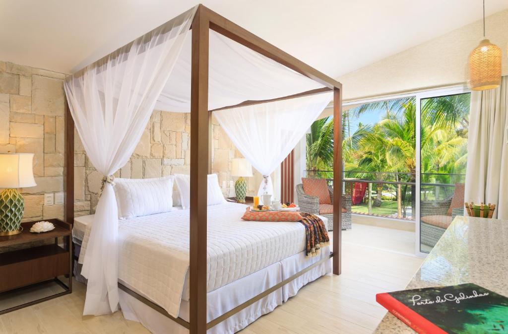 Quarto de casal elegante e espaçoso com sacada