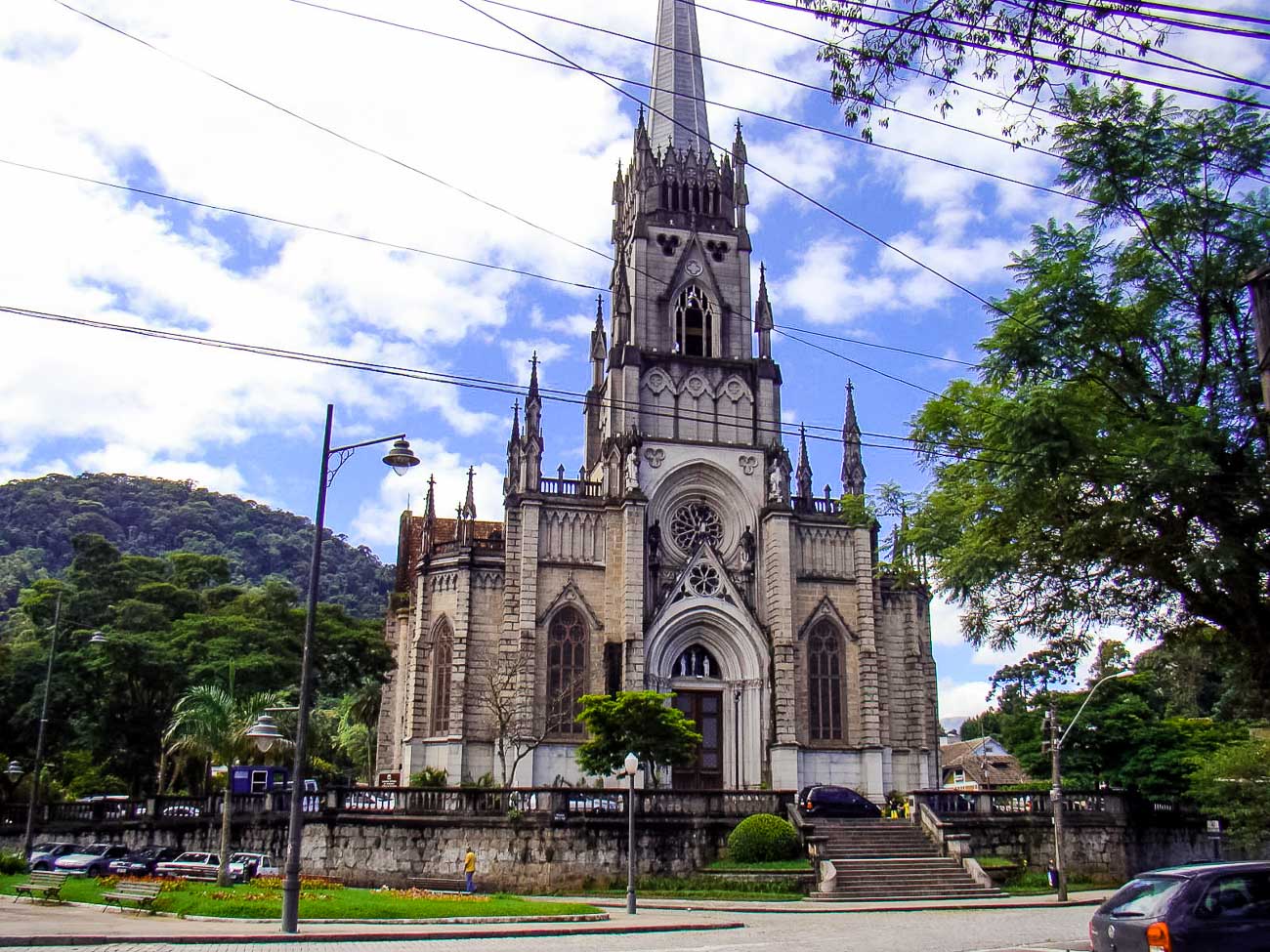 Fachada da Catedral de Petrópolis e sua arquitetura neogótica