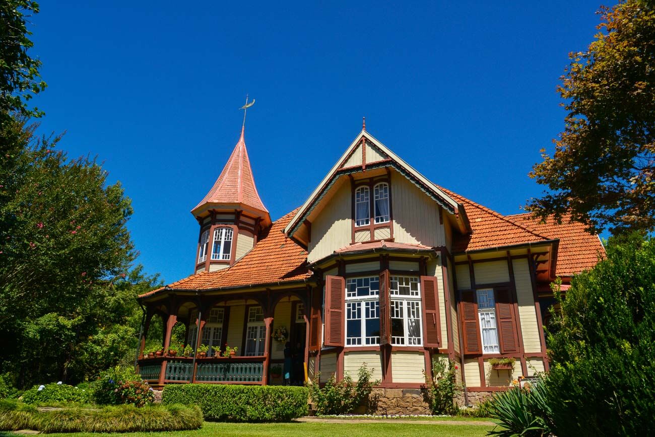 Castelinho Caracol em Canela uma das primeiras construções da cidade cercado por jardim e árvores
