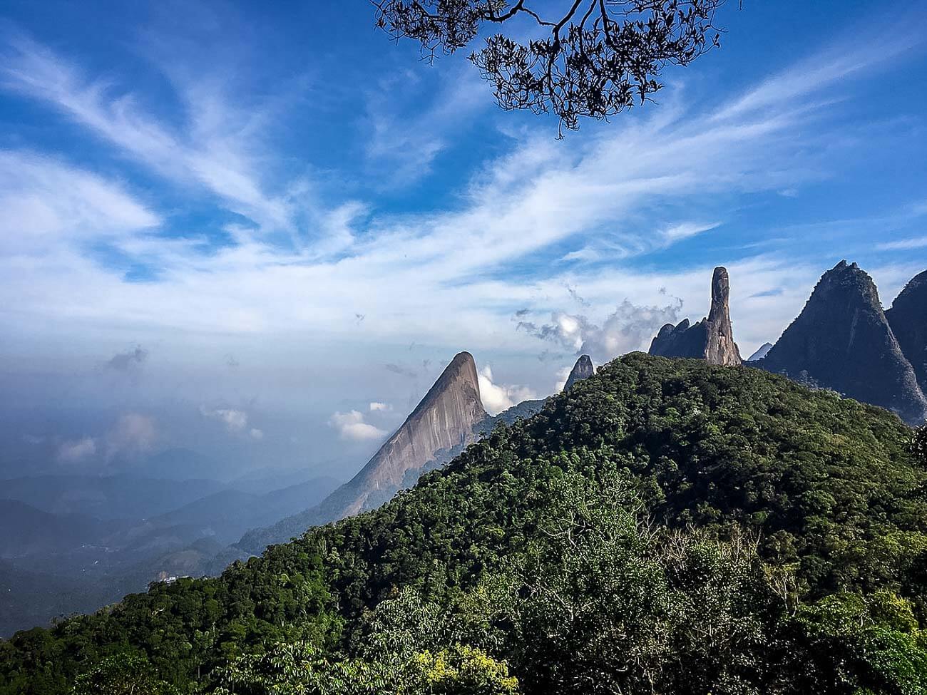 Vista panorâmica da Trilha 360 no Parque Nacional da Serra dos Órgãos