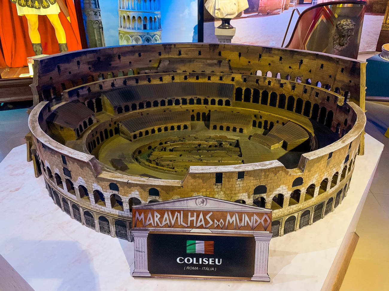 Réplica em miniatura do Coliseu no Maravilhas do Mundo