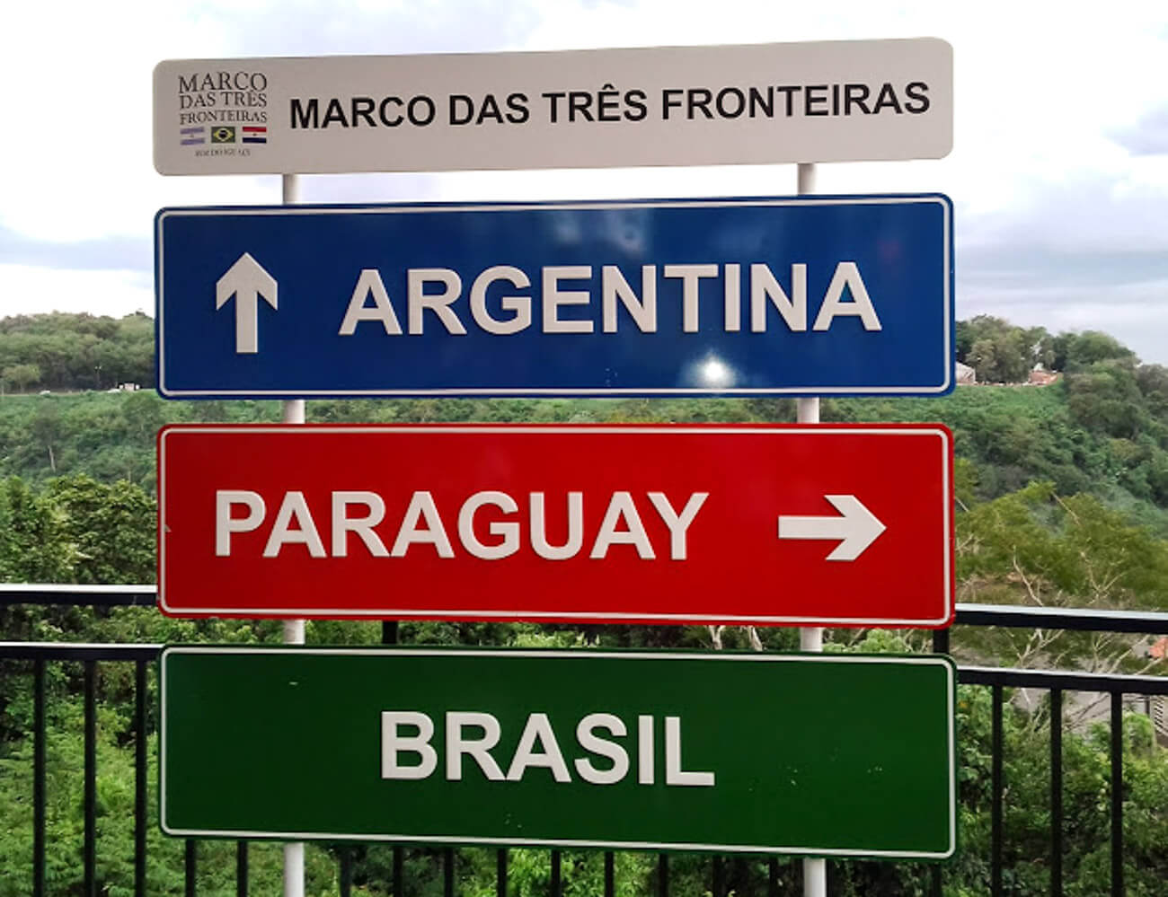 Placa Argentina, Paraguay e Brasil no Marco das Três Fronteiras