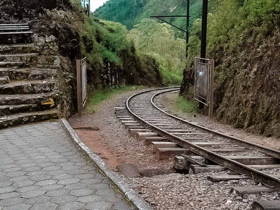 Estrada da Ferroviária Eugênio Lefévre, em Santo Antônio do Pinhal.