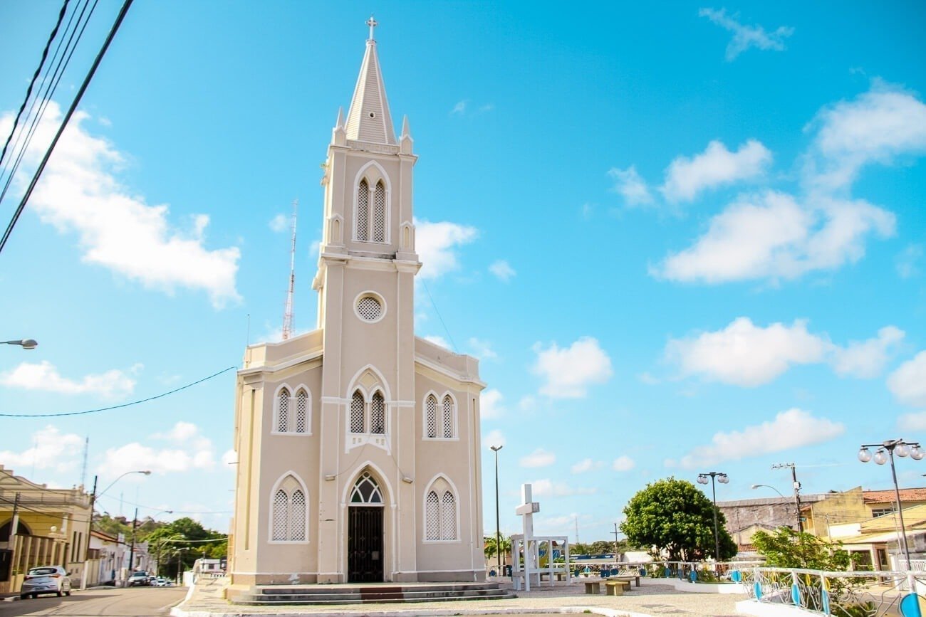 Fachada da Colina de Santo Antônio em Aracaju com sua torre 