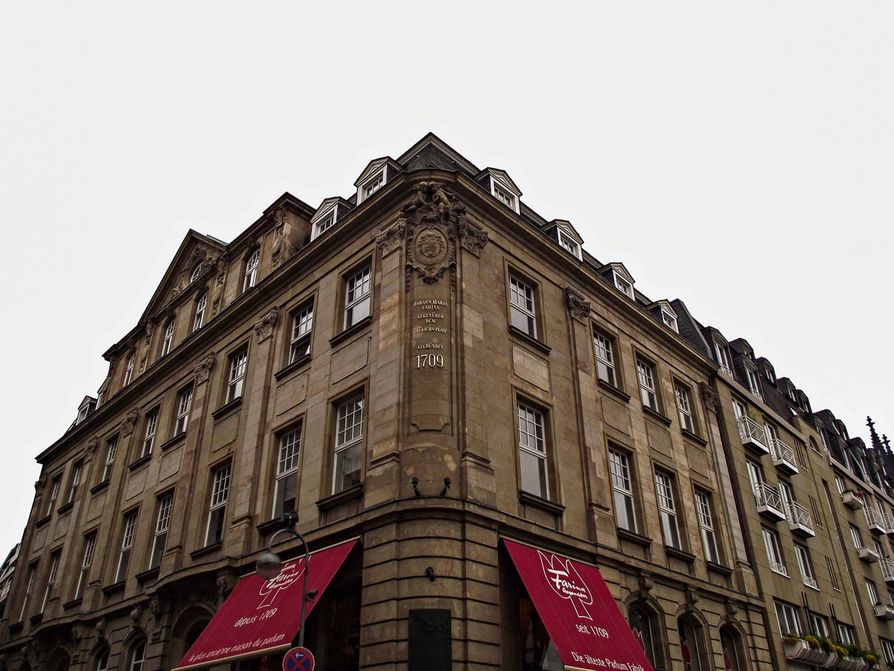 Fachada de prédio antigo da Farina Cologne
