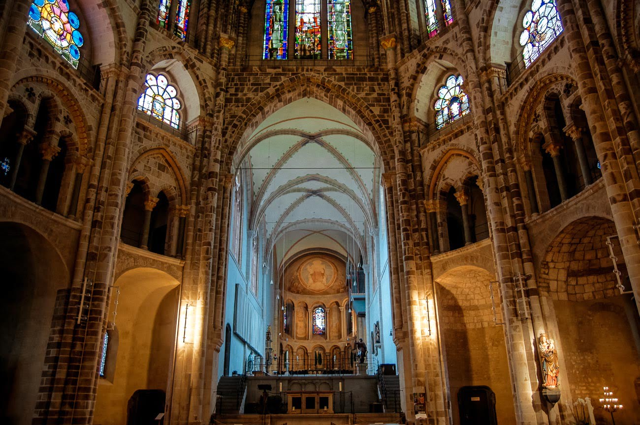 Interior da igreja St. Gereon em Colônia