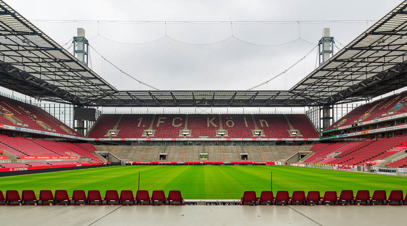 Interior do Rheinenergiestadion em Colônia