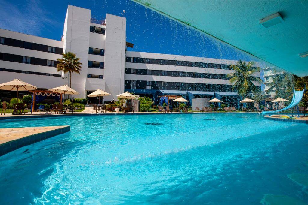 Piscina grande ao ar livre em hotel em Aracaju