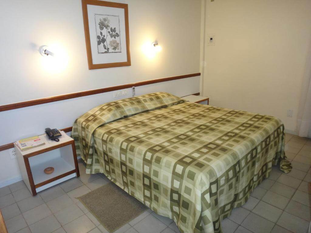 Quarto simples de casal em hotel no Centro Histórico de Aracaju