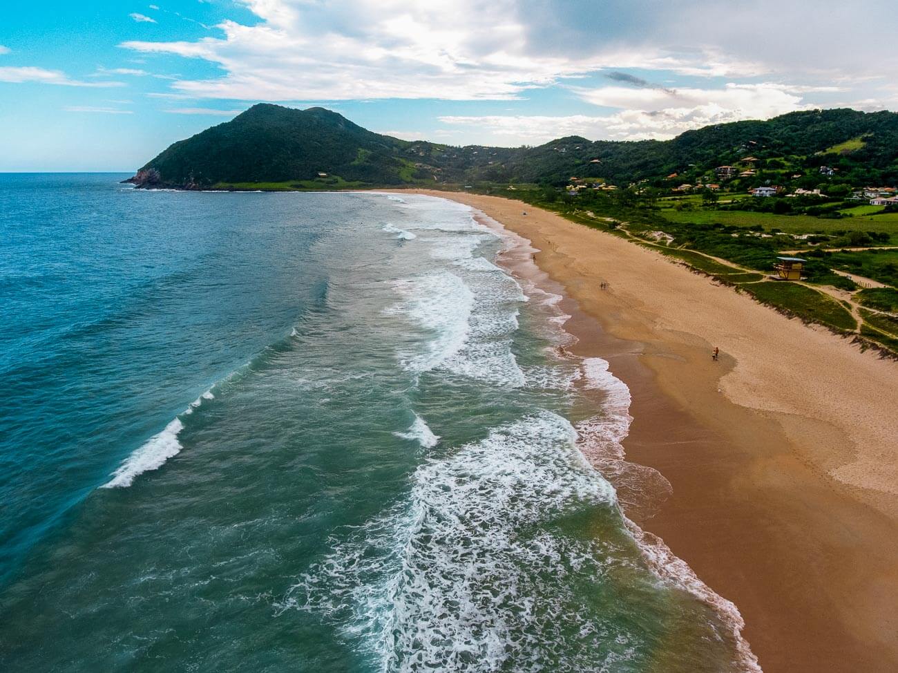 Vista panorâmica da Praia do Silveira em Garopaba