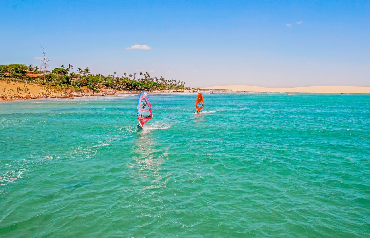 Águas azuis cristalinas de Jericoacoara
